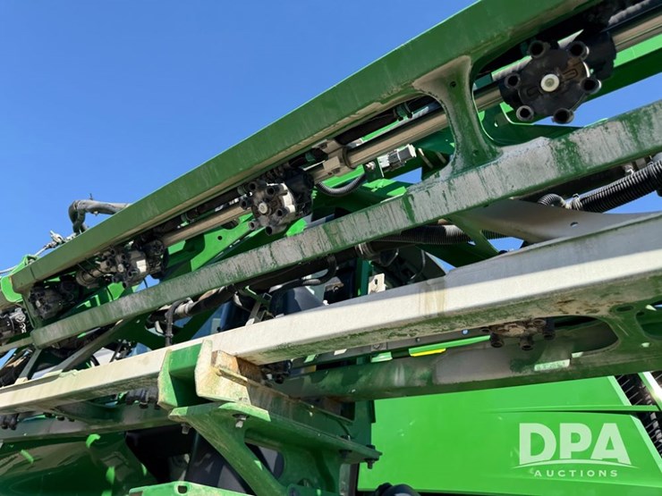 2021-john-deere-r4044-image-95