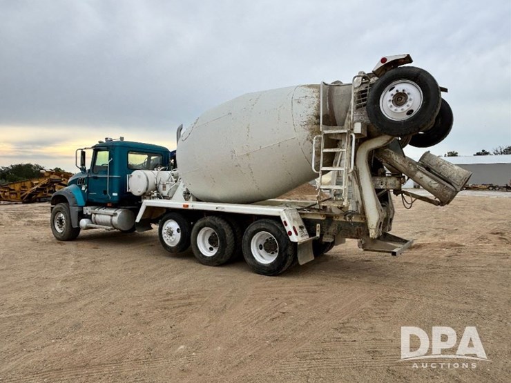 mack-granite-gu713-image-17