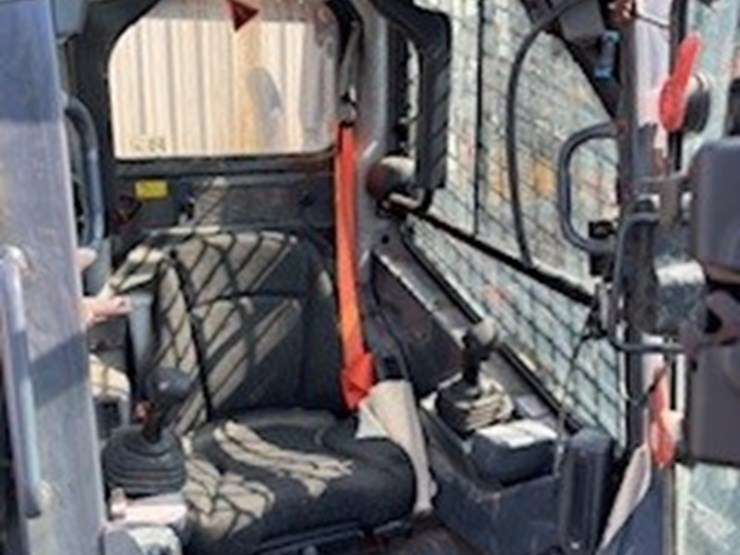 2020-deere-324g-image-5