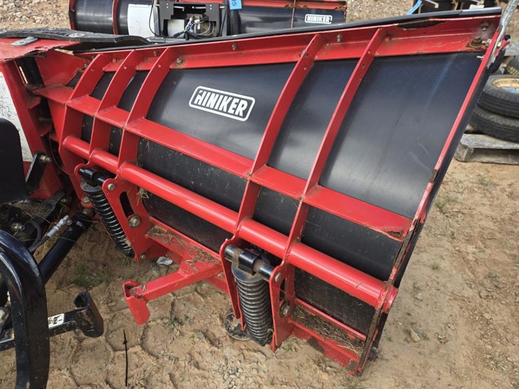 #6906-•-approx.-90"-hiniker-snow-v-plow-w/lights-image-5