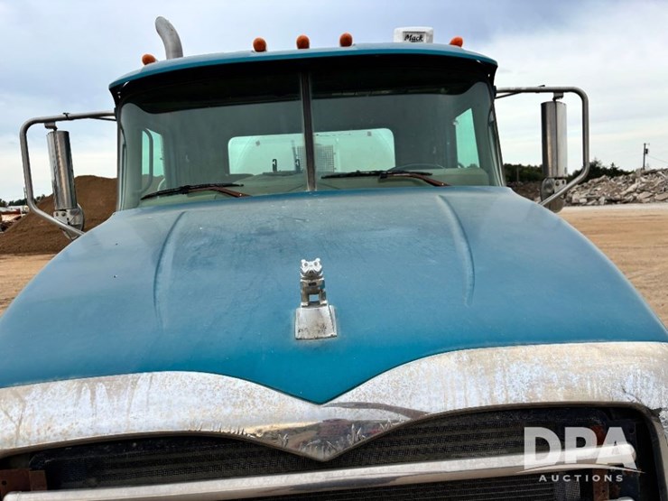 mack-granite-gu713-image-25