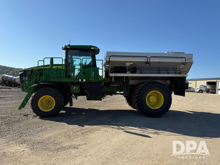 2023-john-deere-800r-image-25