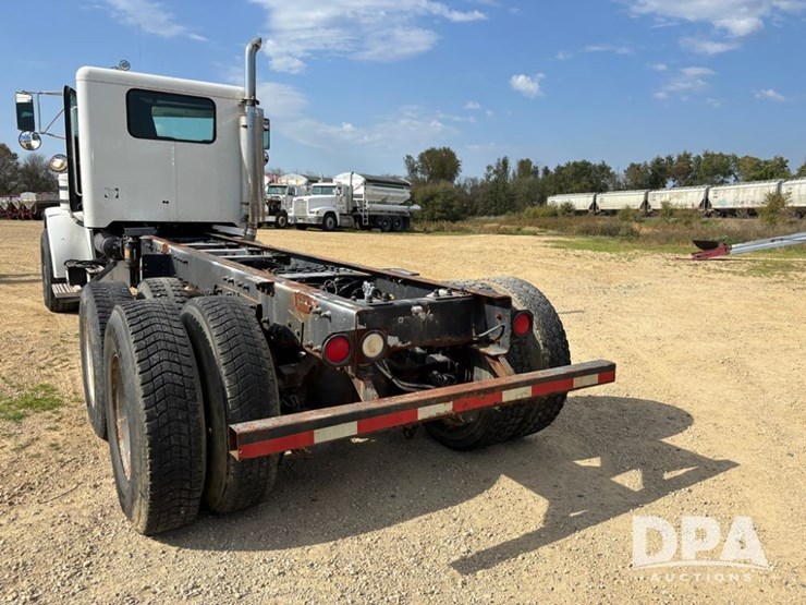 2001-peterbilt-357-image-15