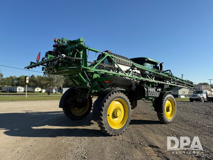 2021-john-deere-r4044-image-11