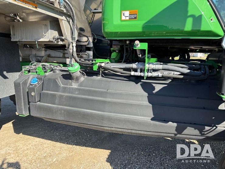 2023-john-deere-800r-image-84