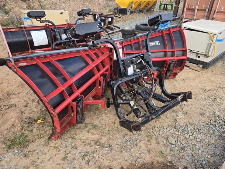 #6906-•-approx.-90"-hiniker-snow-v-plow-w/lights-image-4