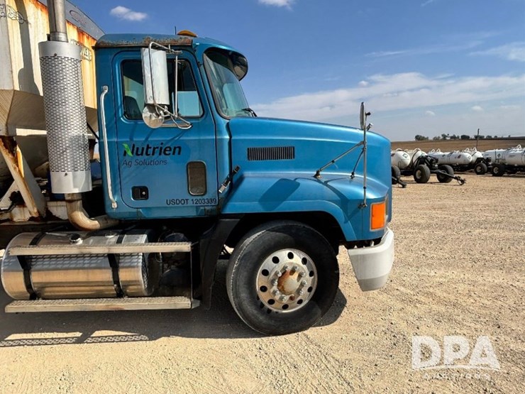 2000-mack-ch613-image-3