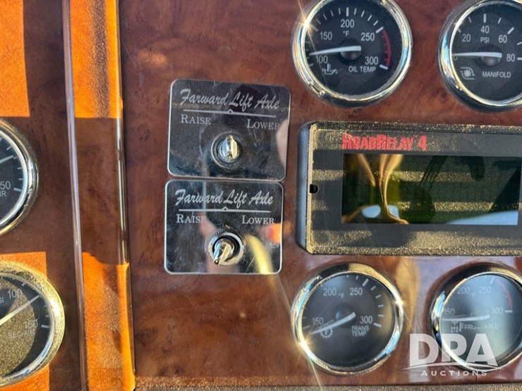 2008-peterbilt-386-image-67
