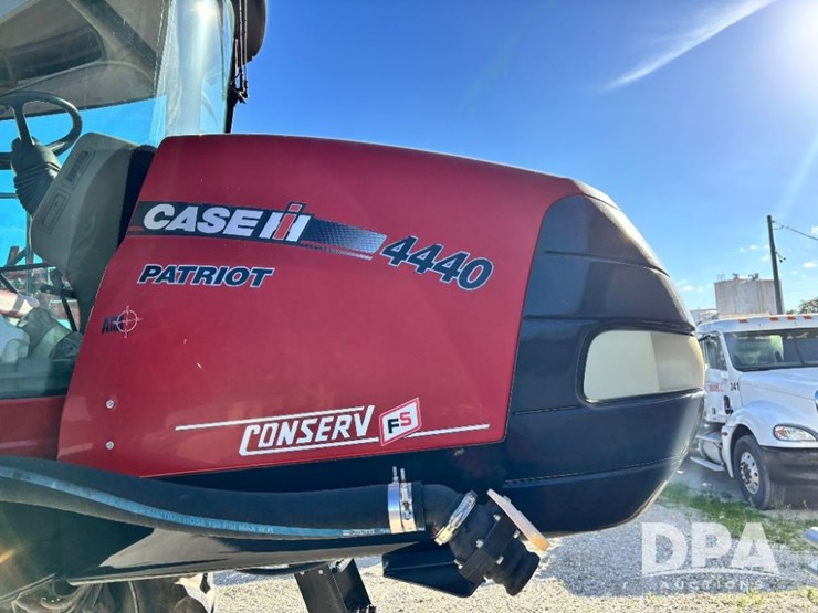 2015-case-ih-patriot-4440-image-73