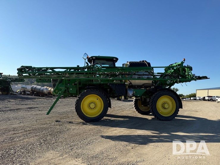 2021-john-deere-r4044-image-25