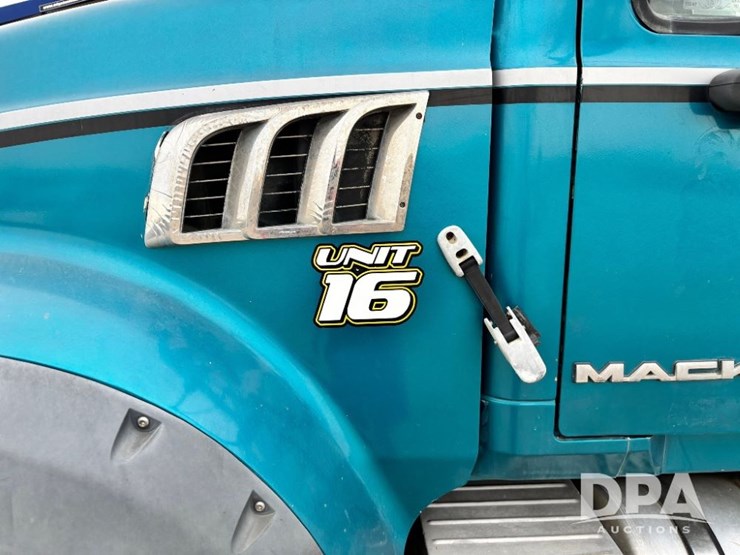 mack-granite-gu713-image-31