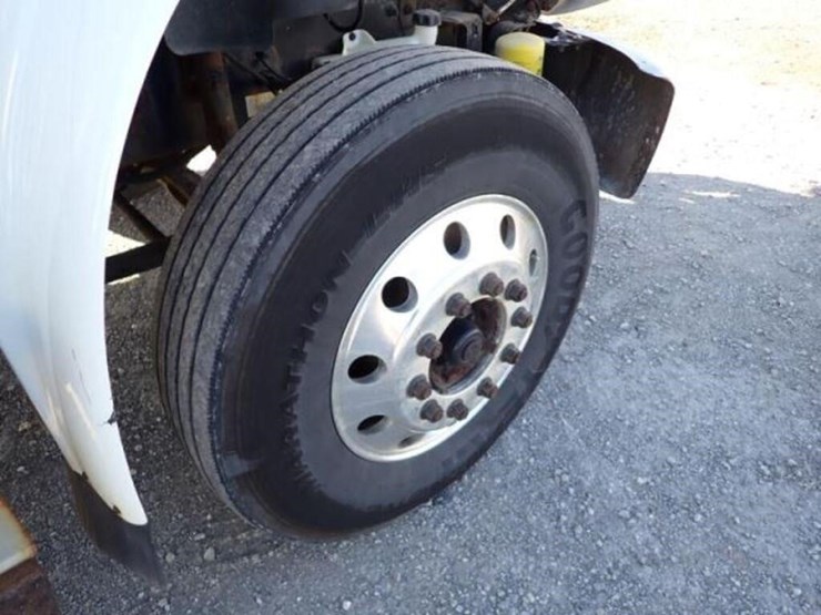 2014-freightliner-business-class-m2-106-image-34