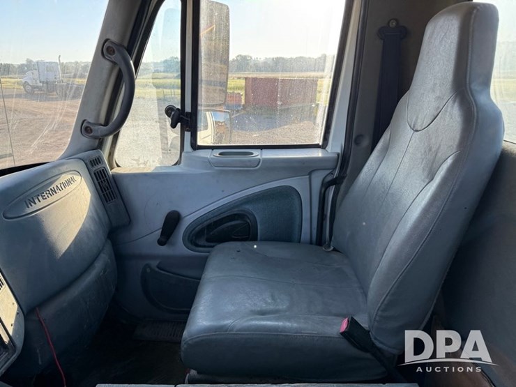 2002-international-durastar-4400-image-61