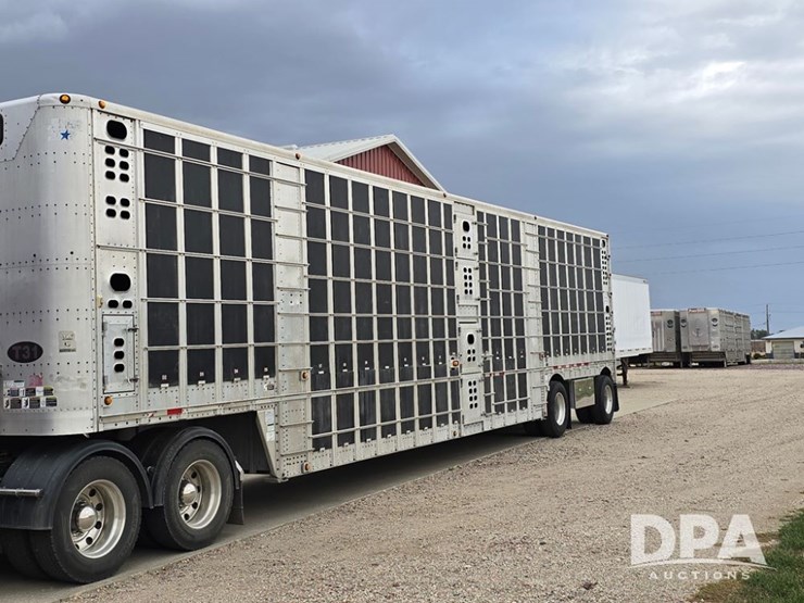 2006-wilson-livestock-trailer-image-1