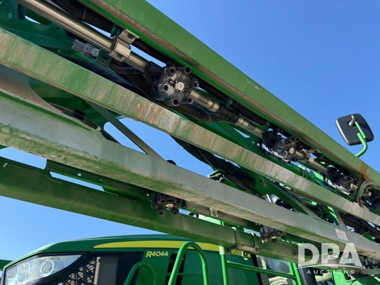 2021-john-deere-r4044-image-70