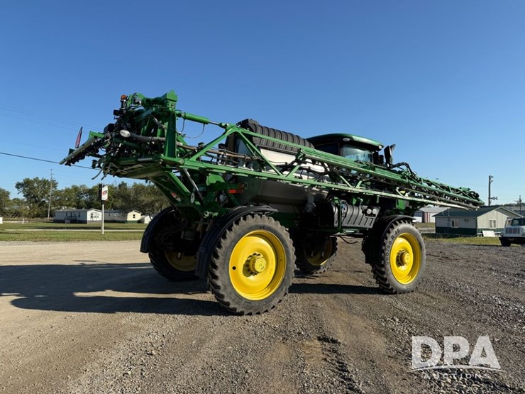 2021-john-deere-r4044-image-10