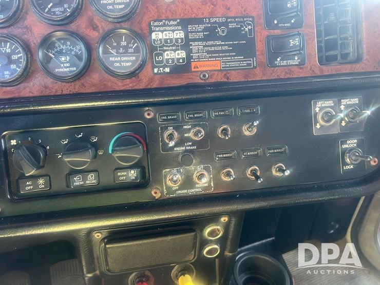 peterbilt-379-image-15