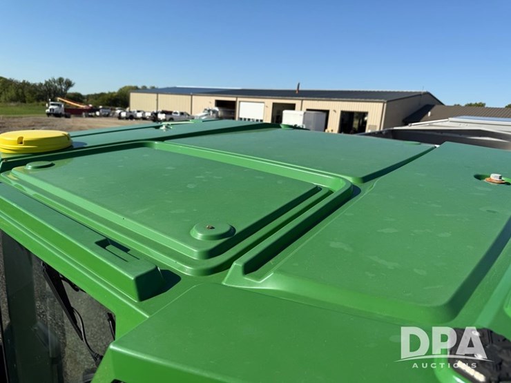 2023-john-deere-800r-image-111