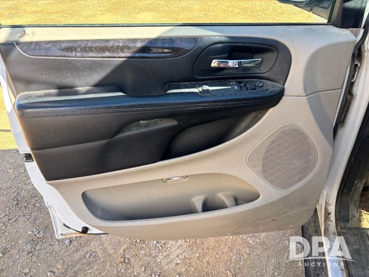 2014-dodge-ram-van-image-60
