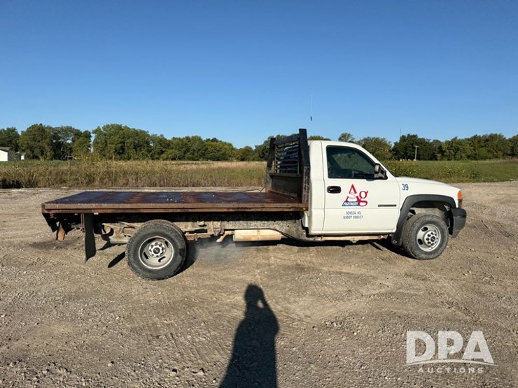 2002-gmc-3500-image-8