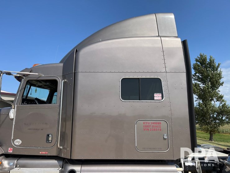 2014-peterbilt-386-image-46