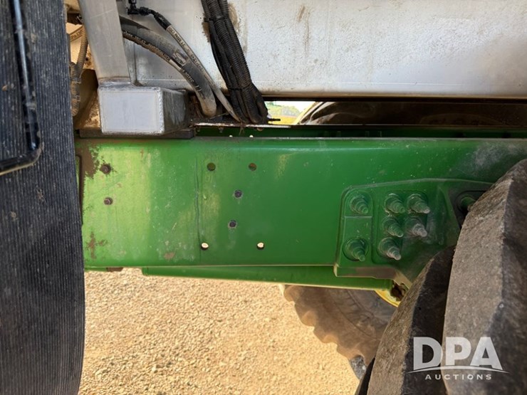 2023-john-deere-800r-image-90