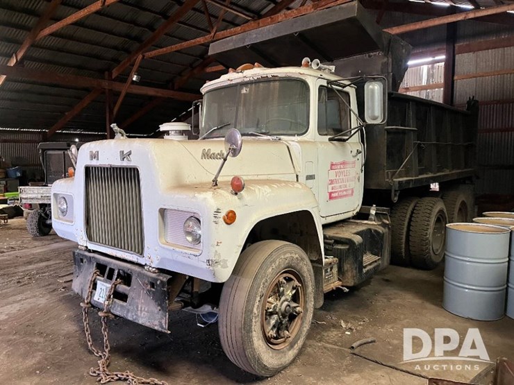 1977-mack-r600-image-1