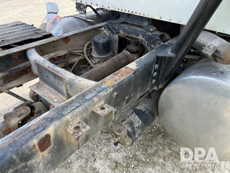 2001-ihc-9100-truck-(jn2647,-unit-32347)-image-30