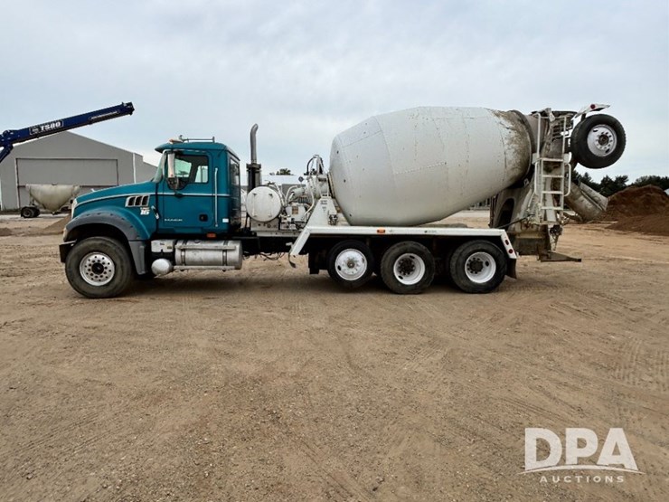 mack-granite-gu713-image-20