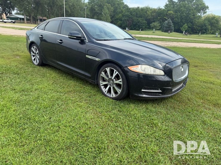 2012-jaguar-xj-sedan-(lld1443)-image-1