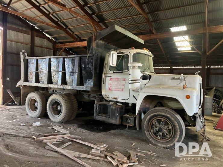 1977-mack-r600-image-6