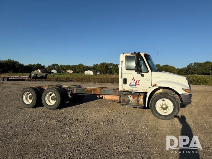 2002-international-durastar-4400-image-4