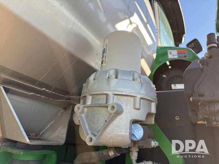 2021-john-deere-r4044-image-95