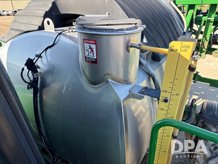 2021-john-deere-r4044-image-141