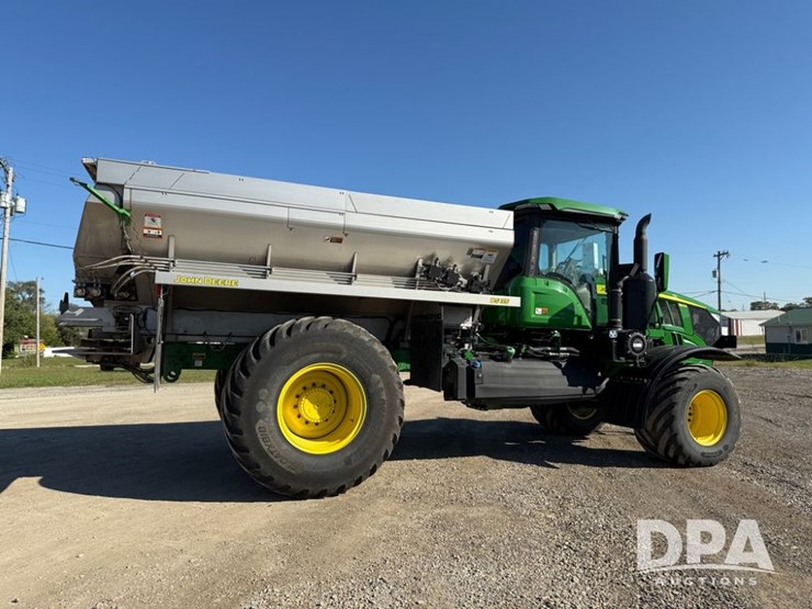 2023-john-deere-800r-image-8
