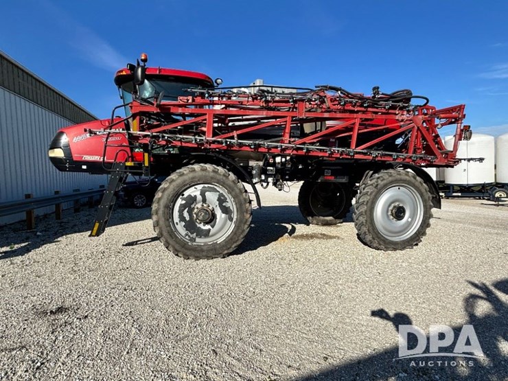 2015-case-ih-patriot-4440-image-17