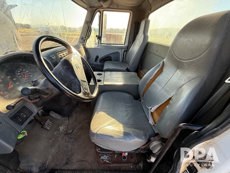 2002-international-durastar-4400-image-59