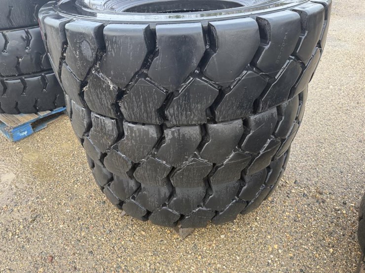 #2135-•-(4)-super-grip-grader-tires-image-2