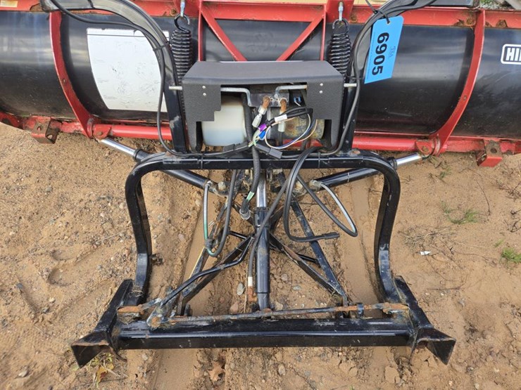 #6905-•-approx.-90"-hiniker-4-way-snow-plow-w/lights-image-5