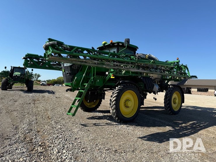 2021-john-deere-r4044-image-35