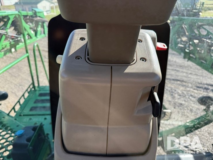 2021-john-deere-r4044-image-128