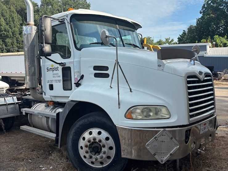 2006-mack-ch613-image-2