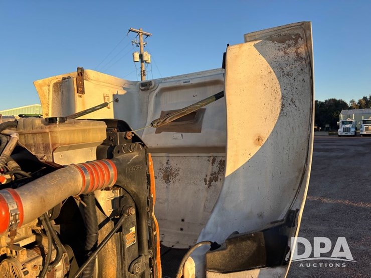 2008-peterbilt-386-image-30