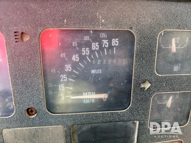 1990-international-4700-image-59