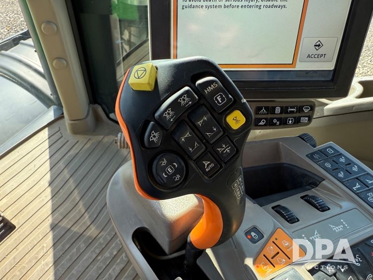 2023-john-deere-800r-image-125