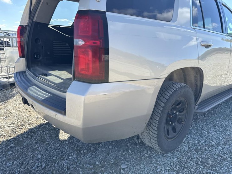 2015-chevrolet-tahoe-image-24