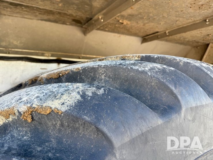 2023-john-deere-800r-image-50