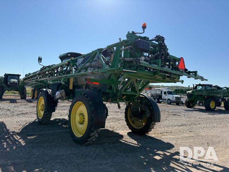 2021-john-deere-r4044-image-23