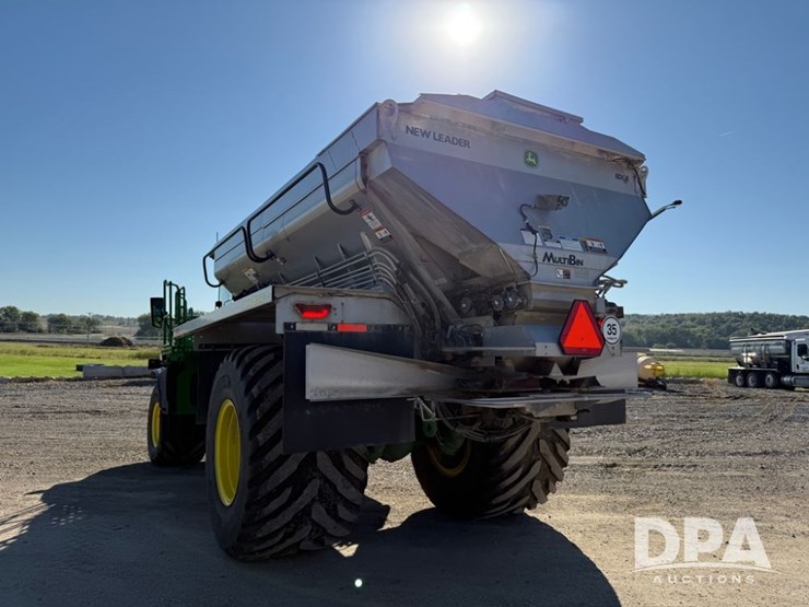 2023-john-deere-800r-image-18