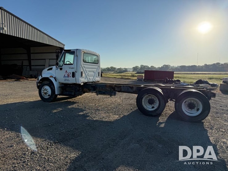 2002-international-durastar-4400-image-15